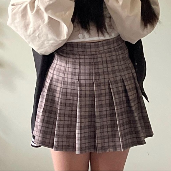 brown plaid pleated skirt 🧸 - Picture 3 of 3